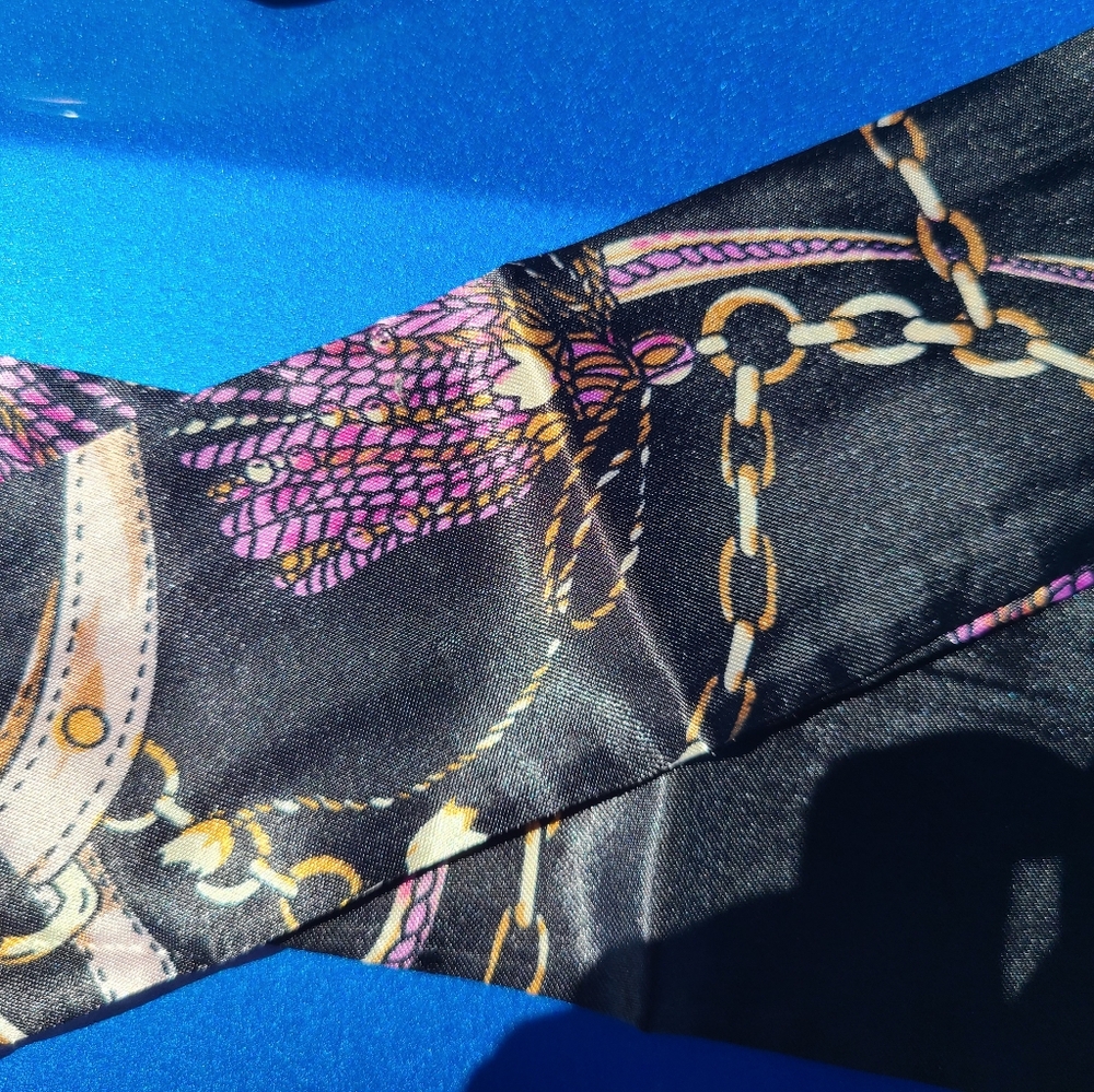 Black and Pink Chain Pattern Scarf